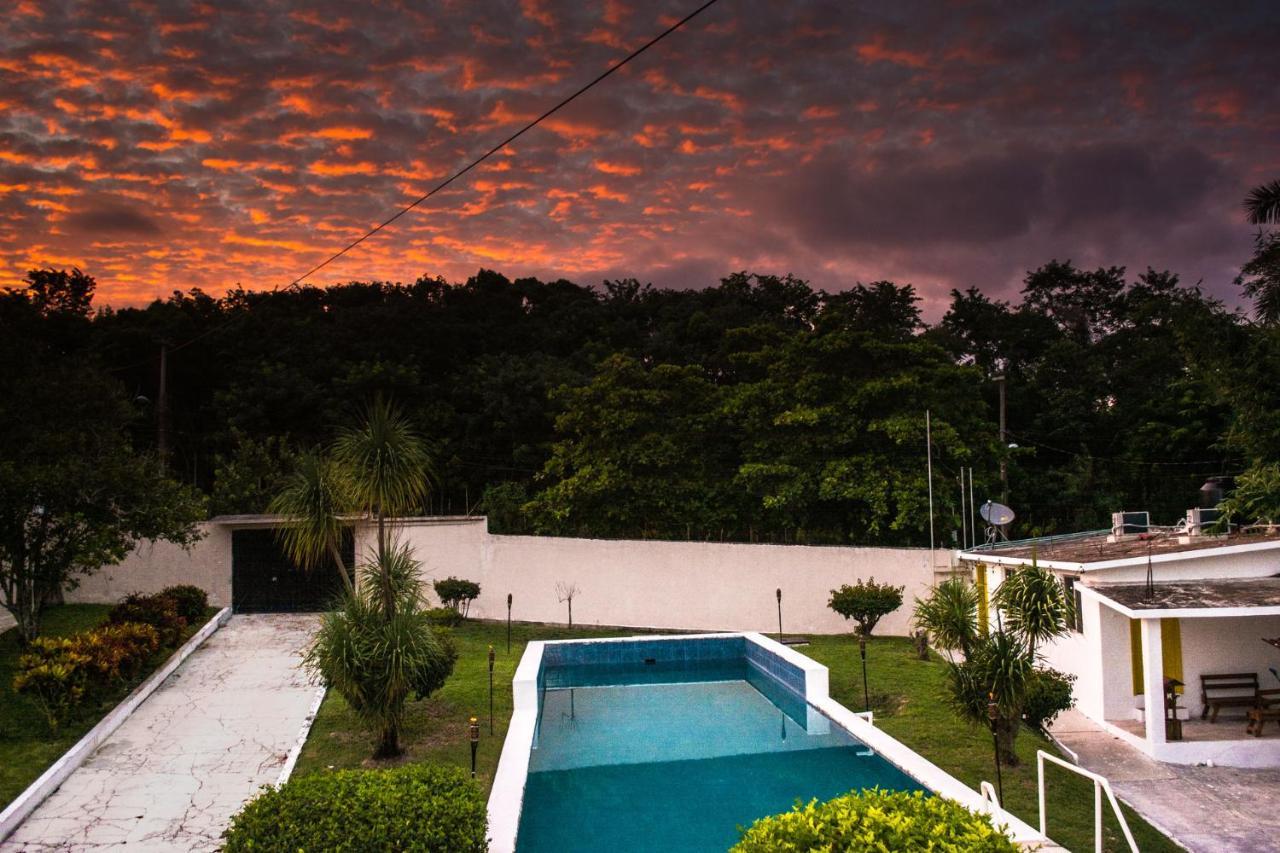Casa Sol Y Luna Bacalar Bed and Breakfast Eksteriør billede